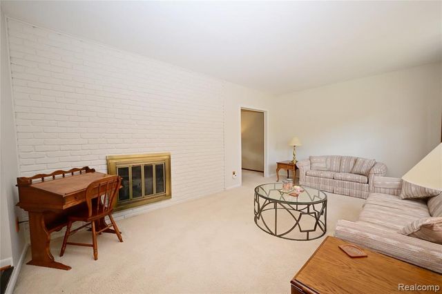 5888 Pentland Road, Bloomfield Hills, MI 48301