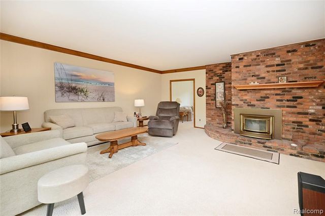 5888 Pentland Road, Bloomfield Hills, MI 48301