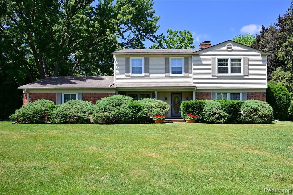 5888 Pentland Road, Bloomfield Hills, MI 48301