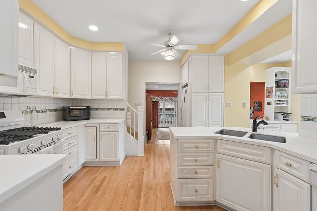 829 Gardner Road, Flossmoor, IL 60422