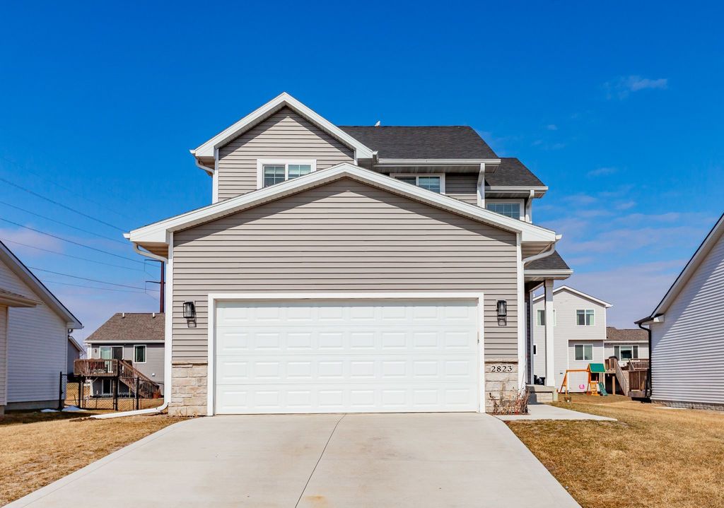 2823 22nd Street SW, Altoona, IA 50009