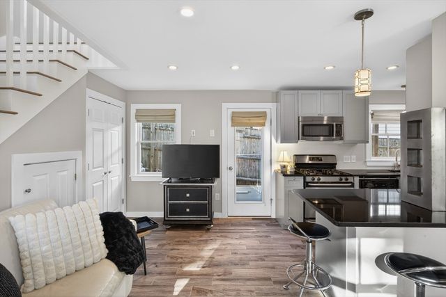 16 Conwell Street Unit 3, Provincetown, MA 02657