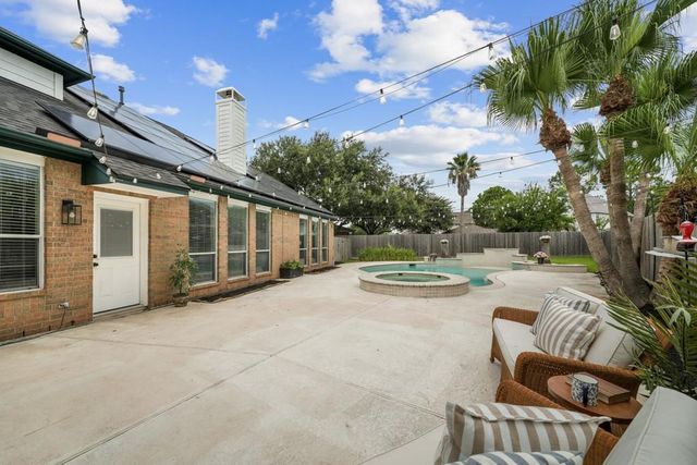 2372 Autumn Mist Court, League City, TX 77573