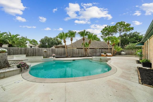 2372 Autumn Mist Court, League City, TX 77573