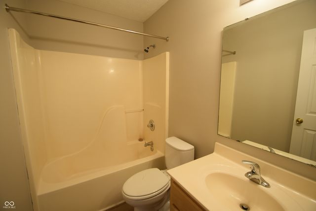 5231 Pin Oak Drive, Indianapolis, IN 46254