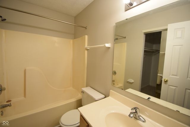 5231 Pin Oak Drive, Indianapolis, IN 46254