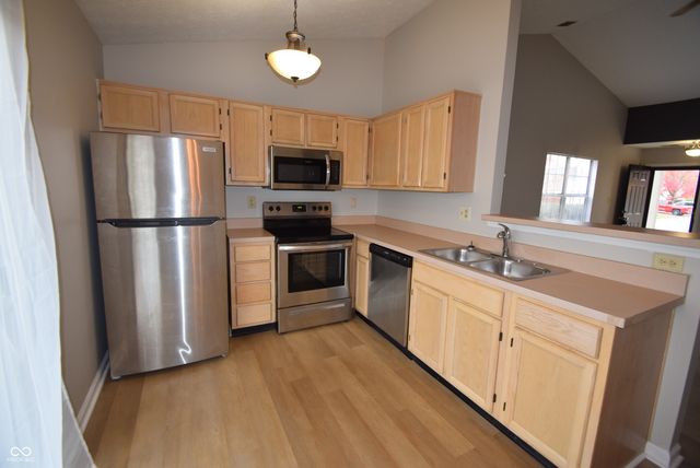 5231 Pin Oak Drive, Indianapolis, IN 46254