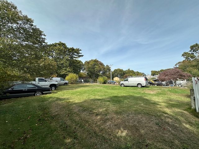 47 Mayflower Ln, Wareham, MA 02538