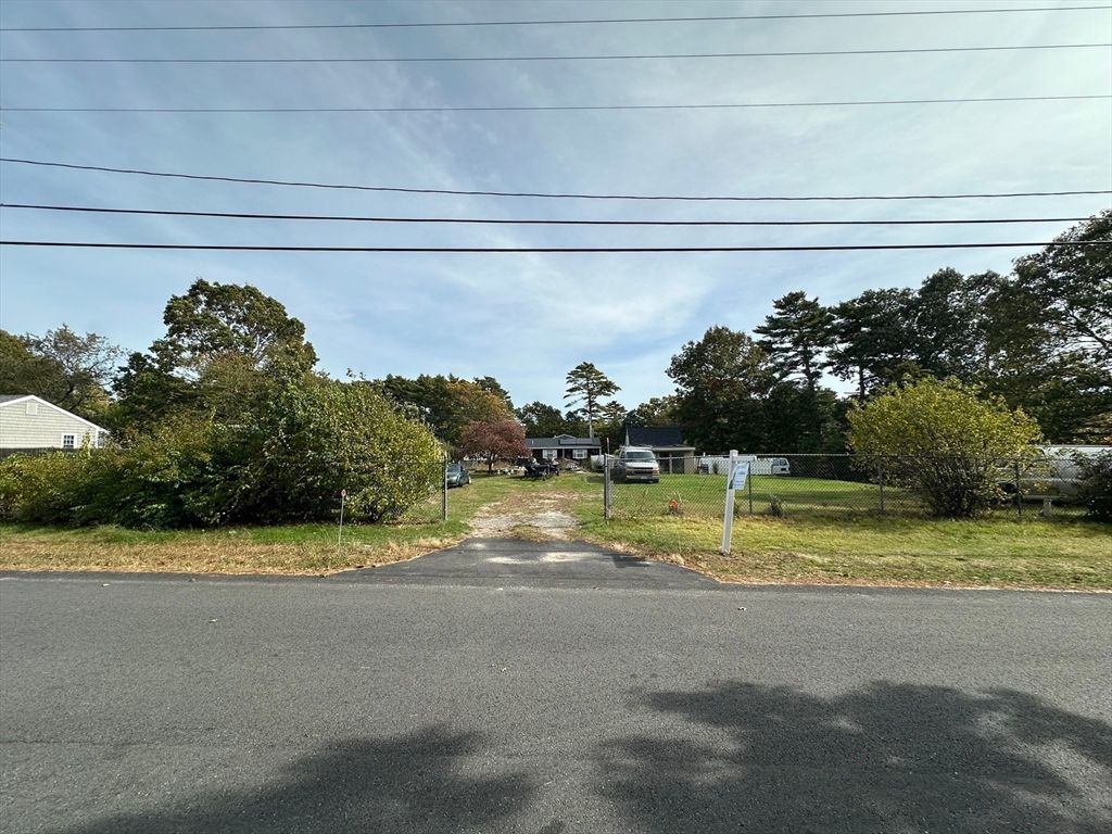 47 Mayflower Ln, Wareham, MA 02538