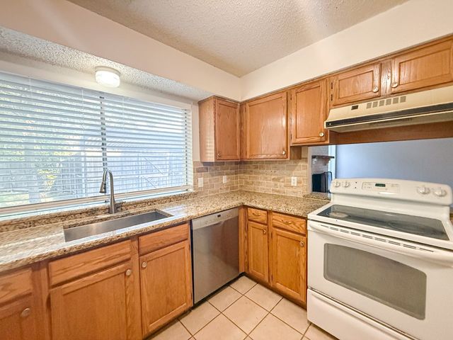 614 Towne House Lane, Richardson, TX 75081
