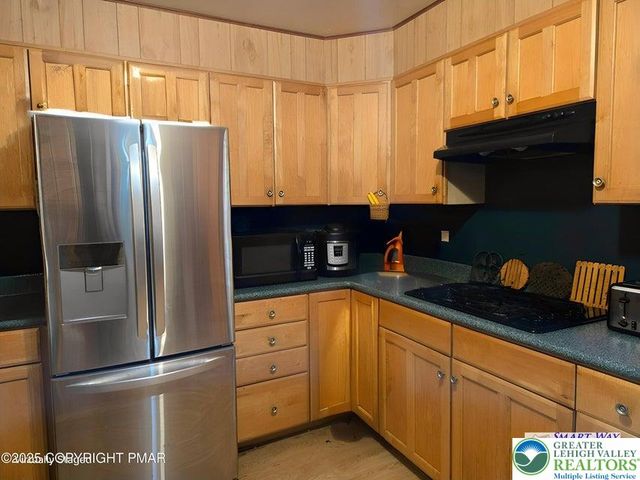 8749 Kings Way, Polk Twp, PA 18058