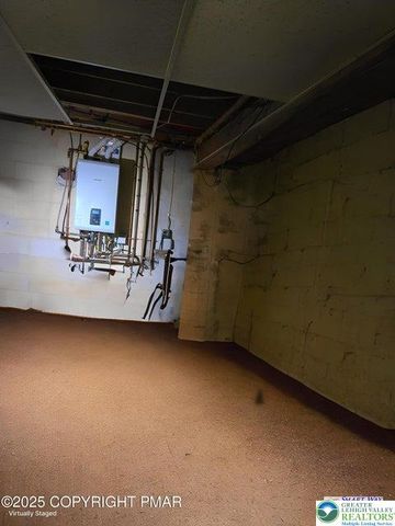 8749 Kings Way, Polk Twp, PA 18058