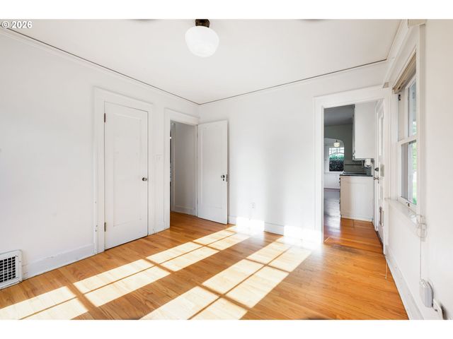 5220 Se KING Rd, Milwaukie, OR 97222