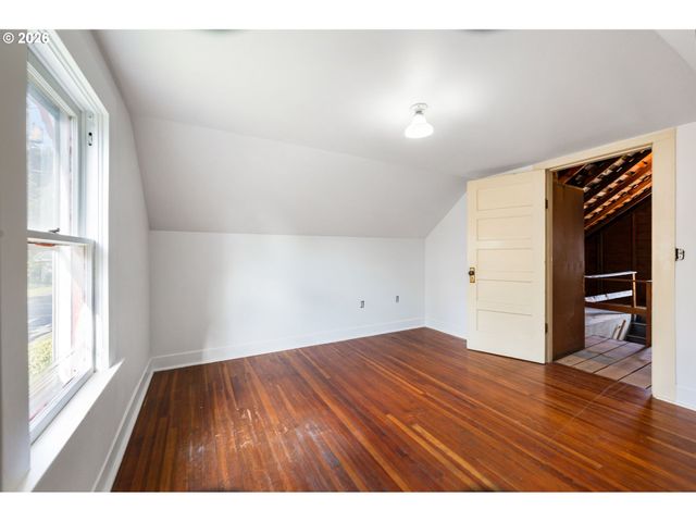 5220 Se KING Rd, Milwaukie, OR 97222