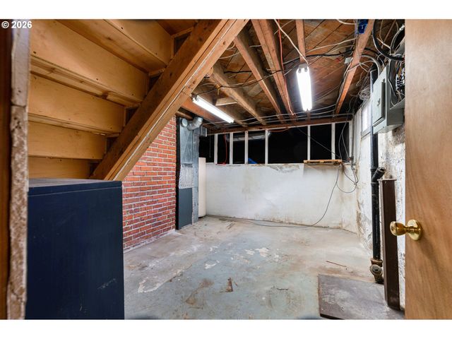 5220 Se KING Rd, Milwaukie, OR 97222