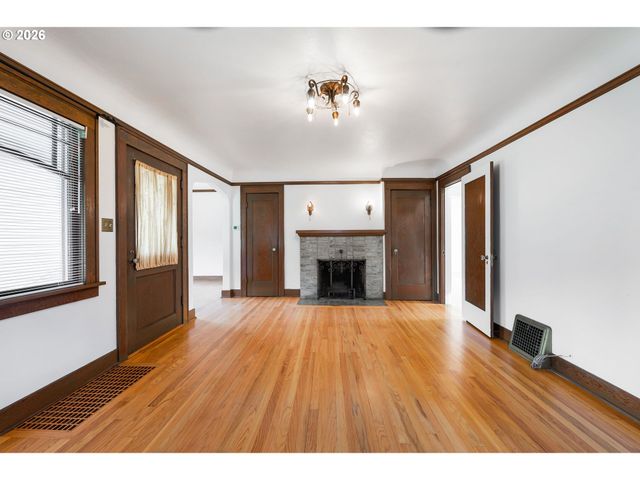 5220 Se KING Rd, Milwaukie, OR 97222