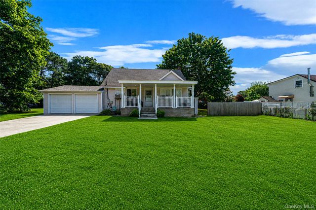 1641 E 3rd Avenue, Bay Shore, NY 11706