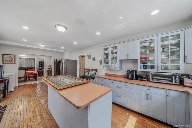 1641 E 3rd Avenue, Bay Shore, NY 11706