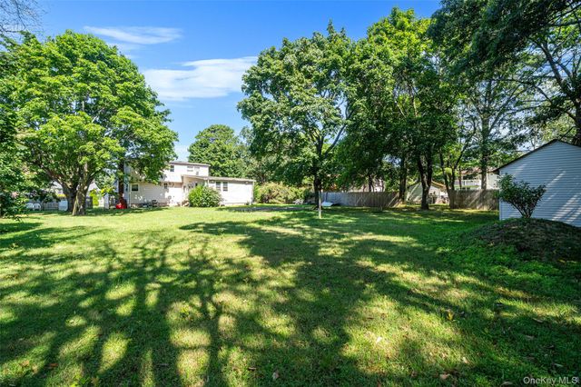 1641 E 3rd Avenue, Bay Shore, NY 11706