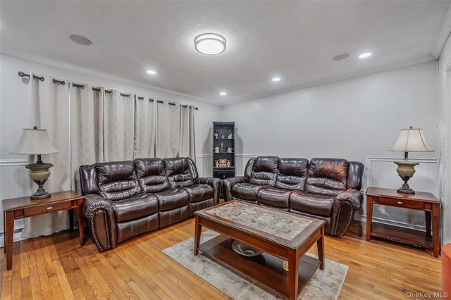 1641 E 3rd Avenue, Bay Shore, NY 11706