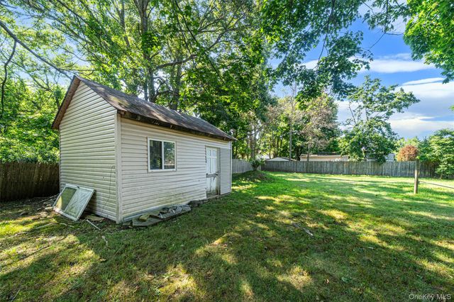 1641 E 3rd Avenue, Bay Shore, NY 11706