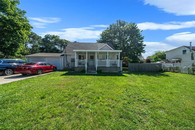 1641 E 3rd Avenue, Bay Shore, NY 11706