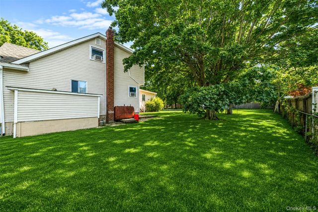 1641 E 3rd Avenue, Bay Shore, NY 11706