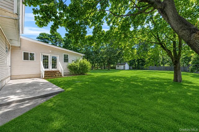 1641 E 3rd Avenue, Bay Shore, NY 11706