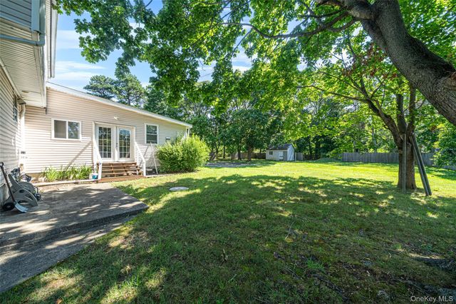1641 E 3rd Avenue, Bay Shore, NY 11706