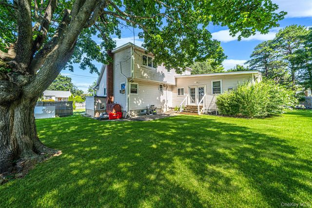 1641 E 3rd Avenue, Bay Shore, NY 11706