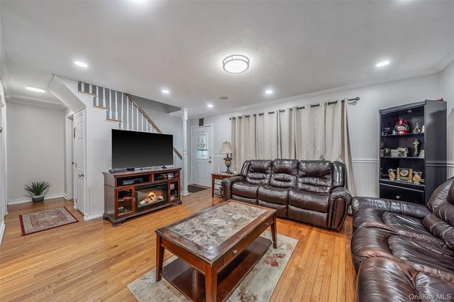 1641 E 3rd Avenue, Bay Shore, NY 11706