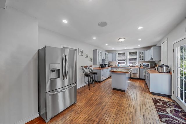 1641 E 3rd Avenue, Bay Shore, NY 11706
