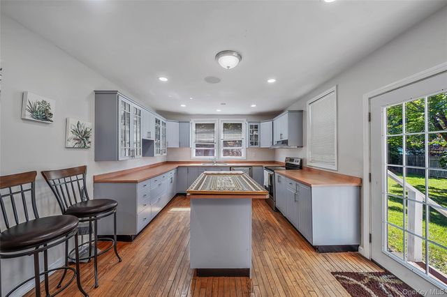 1641 E 3rd Avenue, Bay Shore, NY 11706