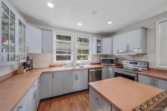 1641 E 3rd Avenue, Bay Shore, NY 11706
