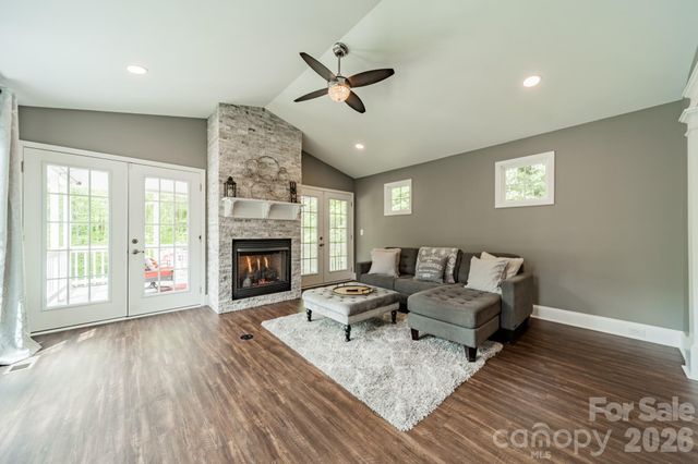 5619 Linda Vista Lane, Charlotte, NC 28216