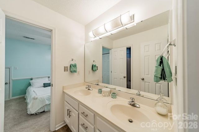 5619 Linda Vista Lane, Charlotte, NC 28216