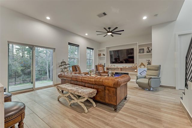 346 Camden Hills W, Montgomery, TX 77356