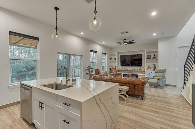 346 Camden Hills W, Montgomery, TX 77356