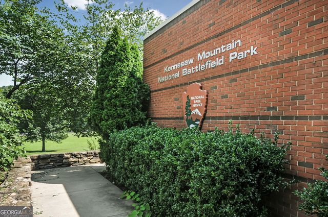 1233 Parkview Lane NW, Kennesaw, GA 30152