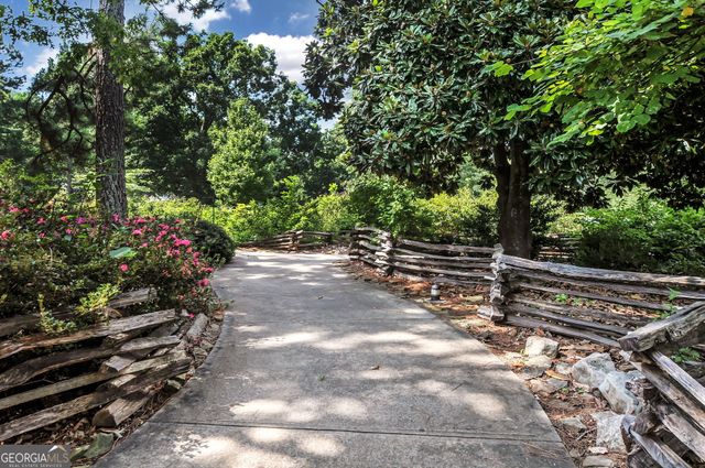 1233 Parkview Lane NW, Kennesaw, GA 30152