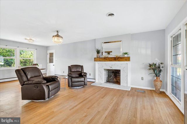 33 FOX ROCK DR, Myersville, MD 21773