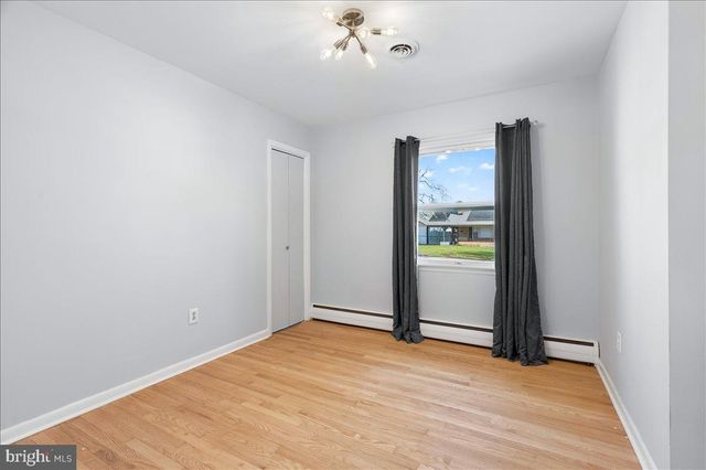 33 FOX ROCK DR, Myersville, MD 21773