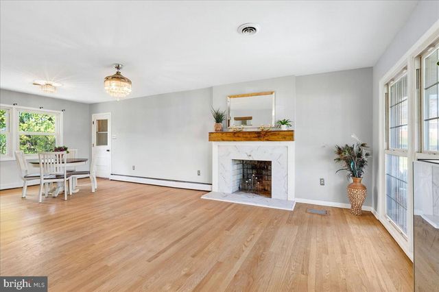 33 FOX ROCK DR, Myersville, MD 21773