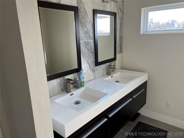 6711 Bobbie Little Drive, Kingston, OK 73439