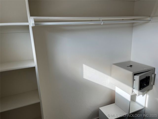 6711 Bobbie Little Drive, Kingston, OK 73439