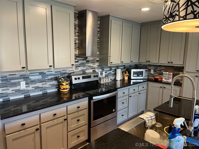 6711 Bobbie Little Drive, Kingston, OK 73439