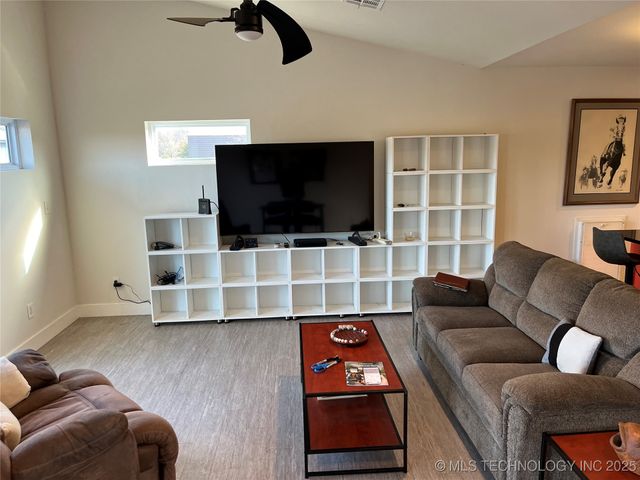 6711 Bobbie Little Drive, Kingston, OK 73439