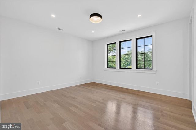 6210 DAHLONEGA RD, Bethesda, MD 20816