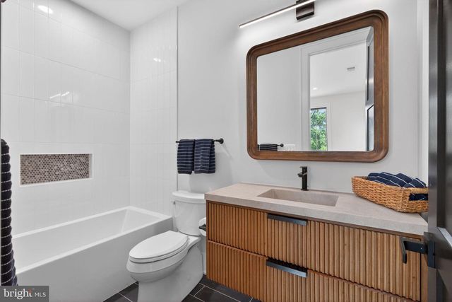 6210 DAHLONEGA RD, Bethesda, MD 20816