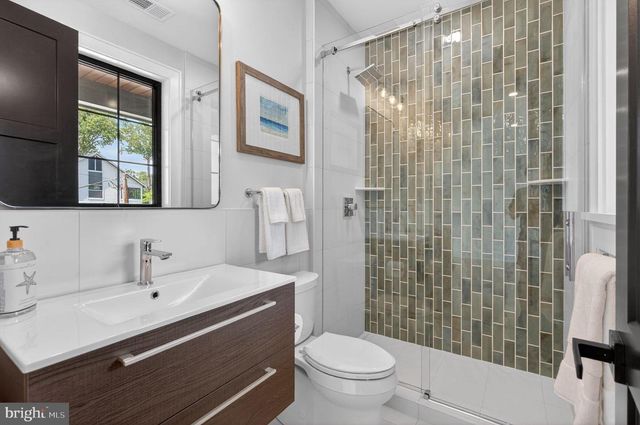 6210 DAHLONEGA RD, Bethesda, MD 20816